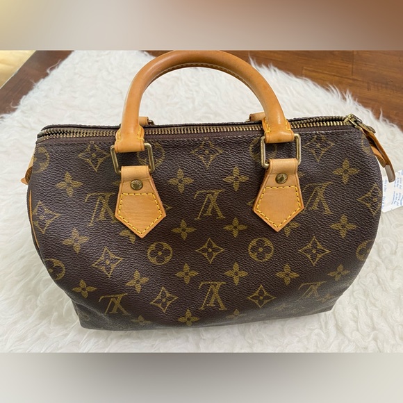 Louis Vuitton
Monogram Canvas Speedy 25 Bag - Picture 6 of 17